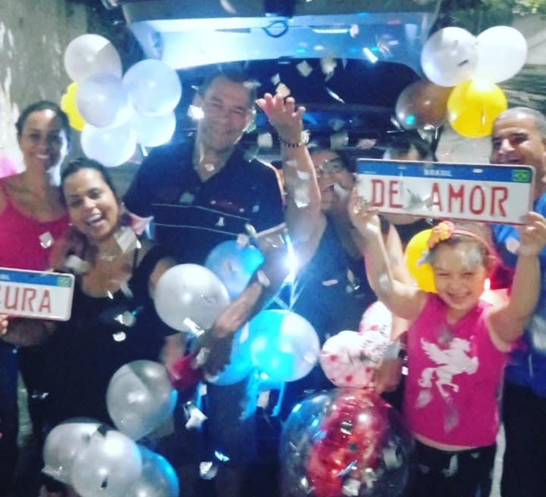 Família celebrando Loucura de Amor